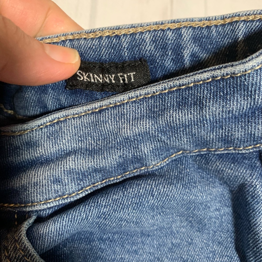 Judy Blue skinny fit Distressed Blue Jeans. Size 7/28. - Picture 5 of 11